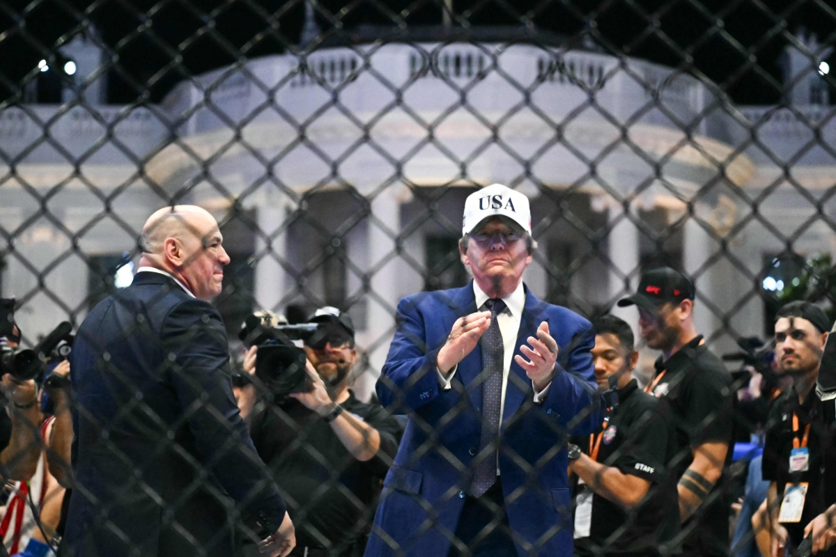 ترامب خلال ختام الفنون القتالية المختلطة «UFC Freedom 250» في الحديقة الجنوبية للبيت الأبيض (أ ف ب)