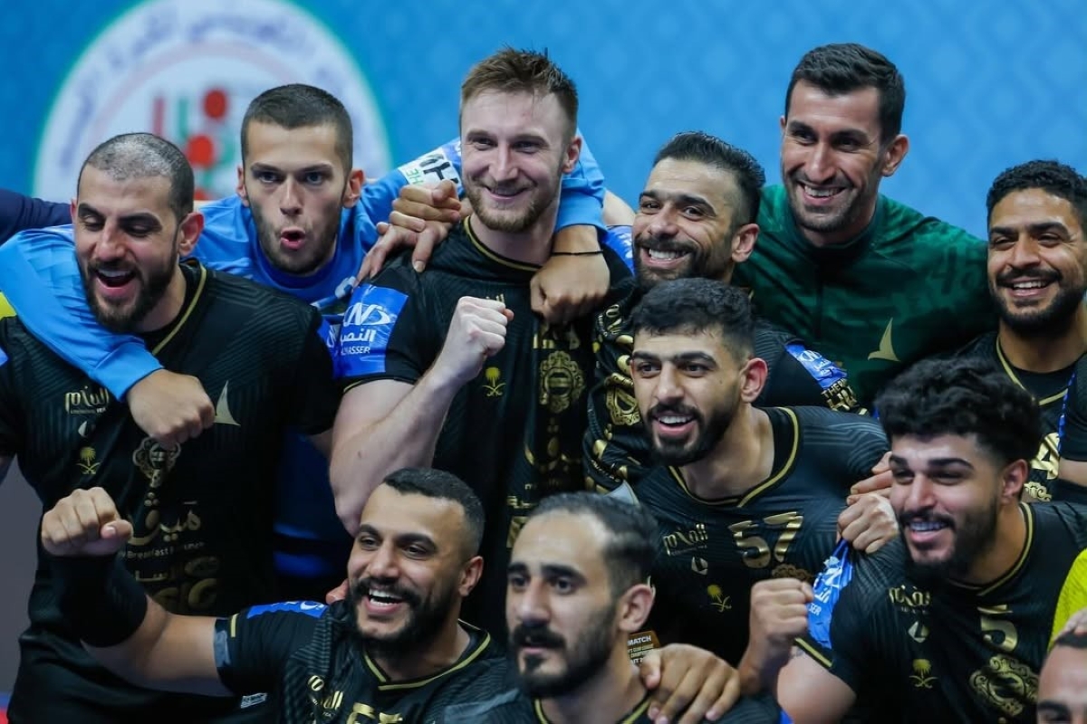 فرحة لاعبي الخليج بالتأهل إلى النهائي