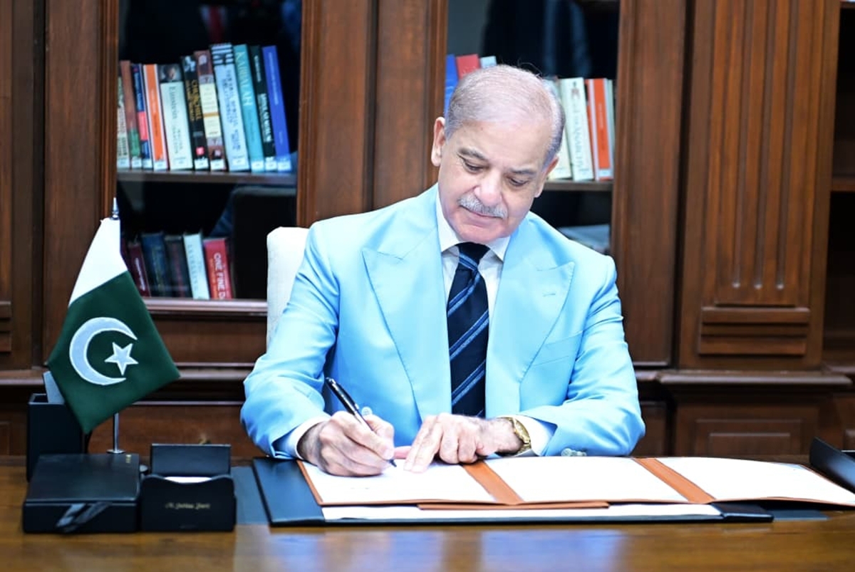 رئيس الوزراء الباكستاني وقع على مذكرة التفاهم بصفته وسيطاً 