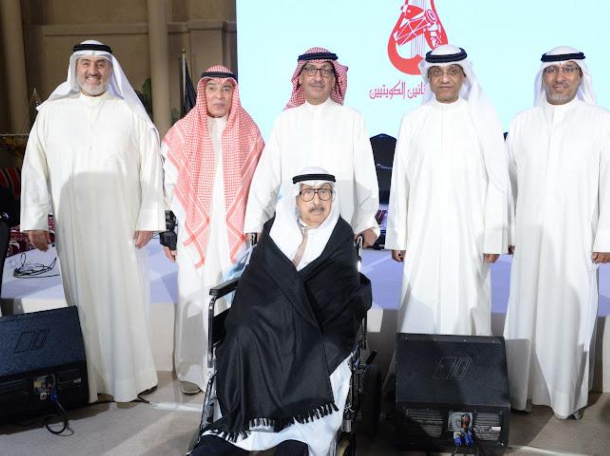 «شادي الخليج»... مع أعضاء جمعية الفنانين الكويتيين