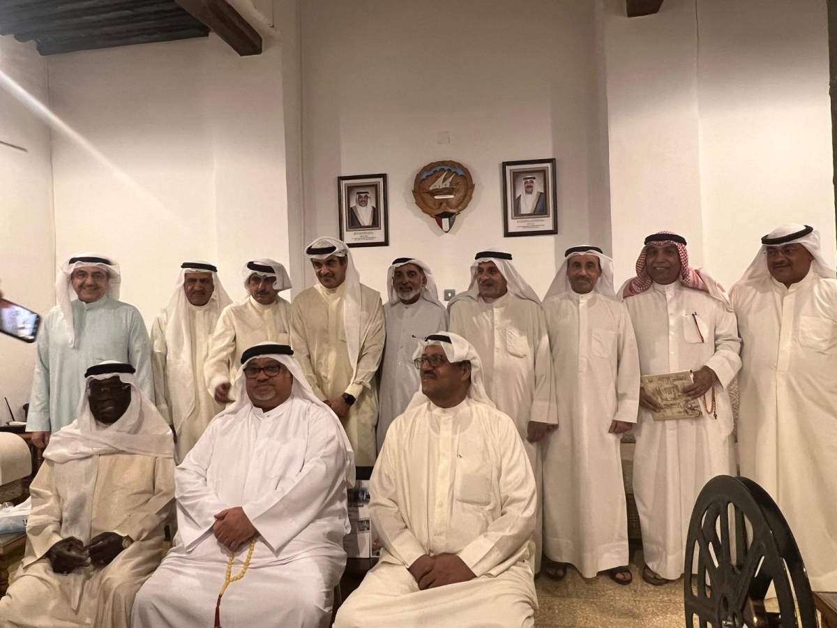 الحضور في لقطة جماعية