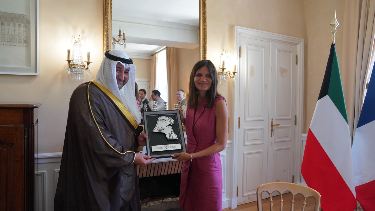 وكيل وزارة الدفاع لدى لقائه الوزيرة المنتدبة لدى وزير القوات المسلحة الفرنسية