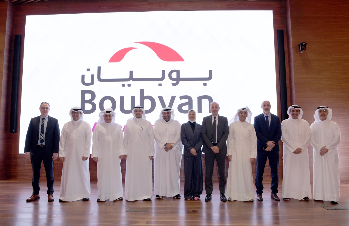 الماجد والرؤساء التنفيذيون وممثلو كبرى شركات الاتصالات والتكنولوجيا وقطاعات الأعمال في الكويت 
