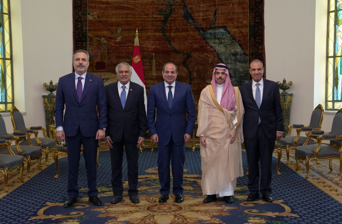 السيسي يتوسّط وزراء المجموعة الرباعية