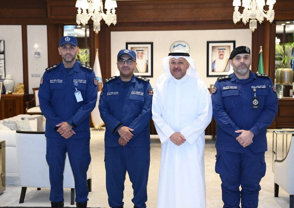 محافظ الفروانية مستقبلاً قيادات إطفاء المحافظة
