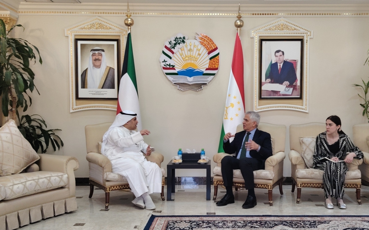 العميري وناظري خلال الزيارة