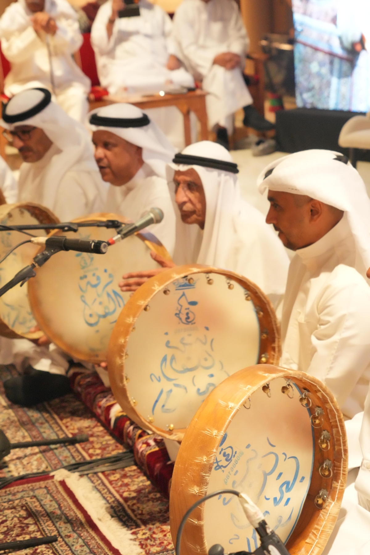الراشد يرافق فرقة الفن الكويتي