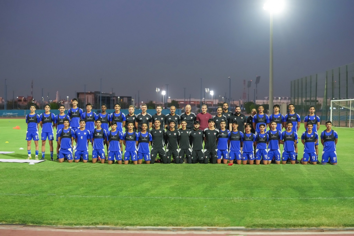 بشار عبدالله متوسطا المنتخب