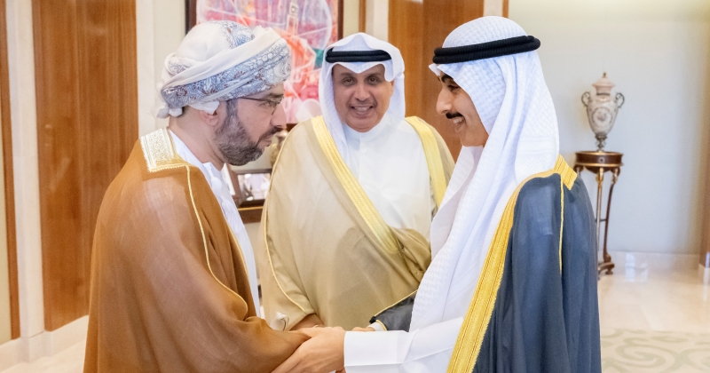 حمد جابر العلي وثامر الجابر يبحثان العلاقات مع سفير عُمان 