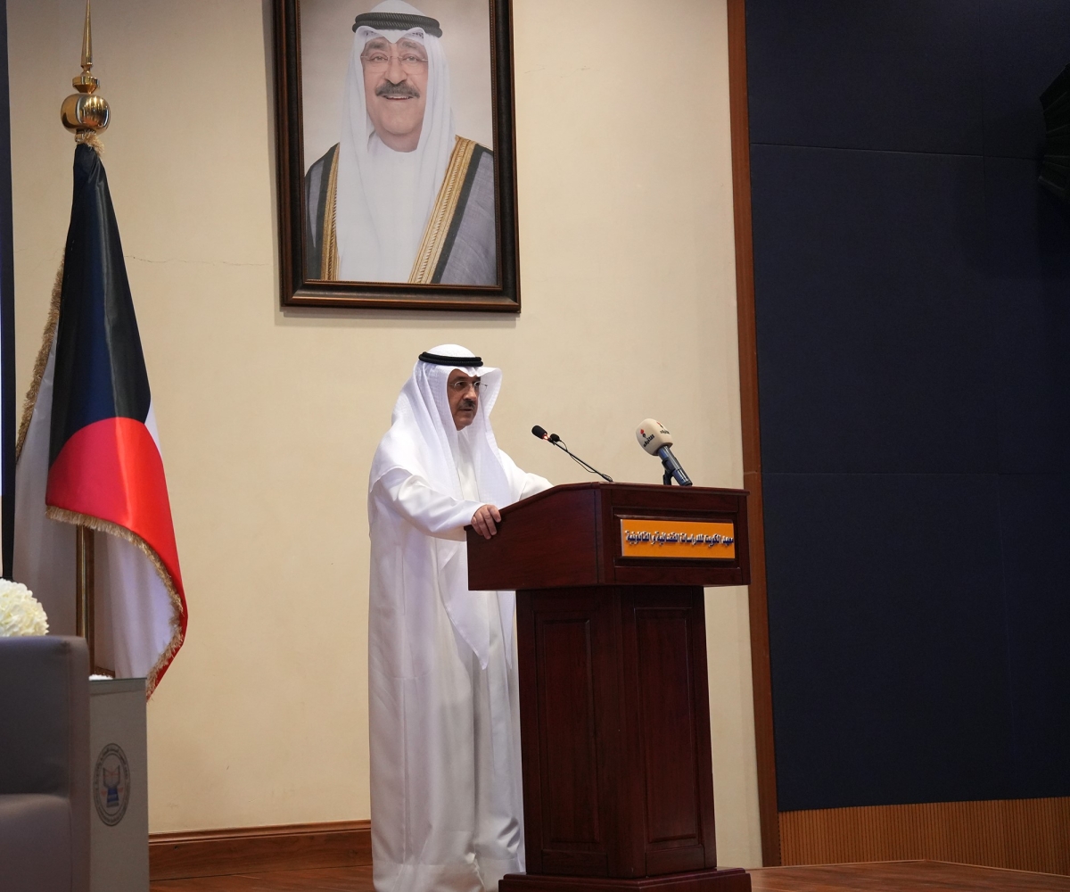 المستشار المسعد متحدثاً خلال العرض التقديمي