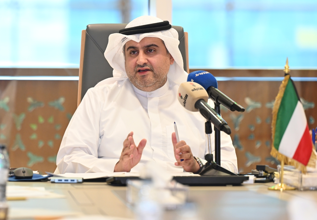 الوزير السميط في المؤتمر الصحافي (تصوير اسعد عبدالله)