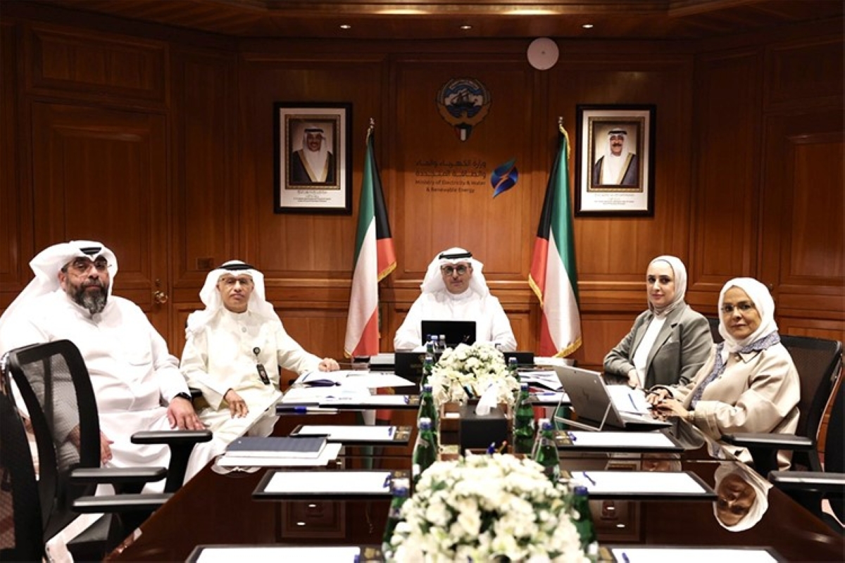 المخيزيم مُشاركاً في الاجتماع بتقنية الاتصال المرئي