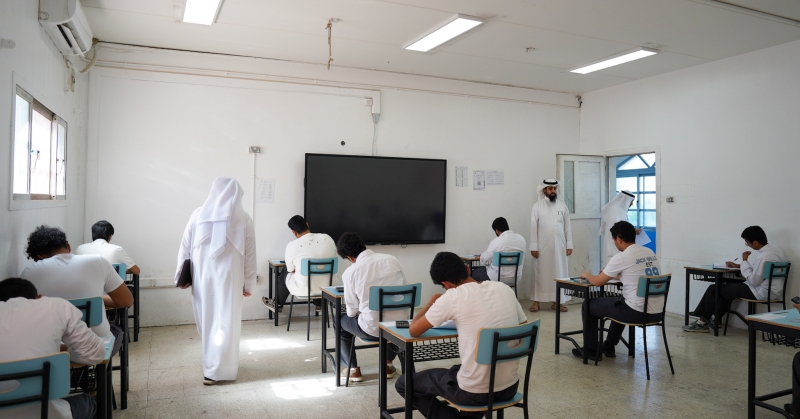 طلبة «الثاني عشر» يطوون صفحة الاختبارات 