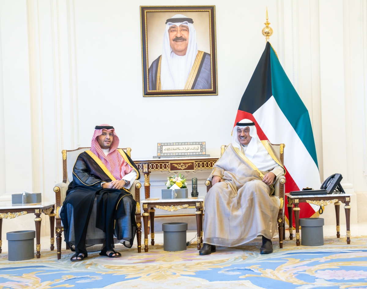 ولي العهد لدى استقباله تركي بن محمد 