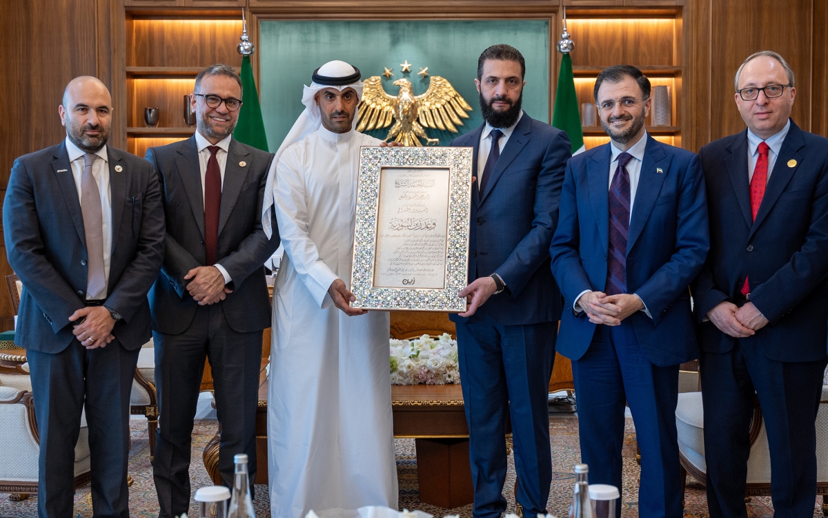 الرئيس الشرع يتوسط الخرافي ووزير الاتصالات وتقانة المعلومات السوري عبدالسلام هيكل وقياديي الوزارة ومجموعة «زين»
