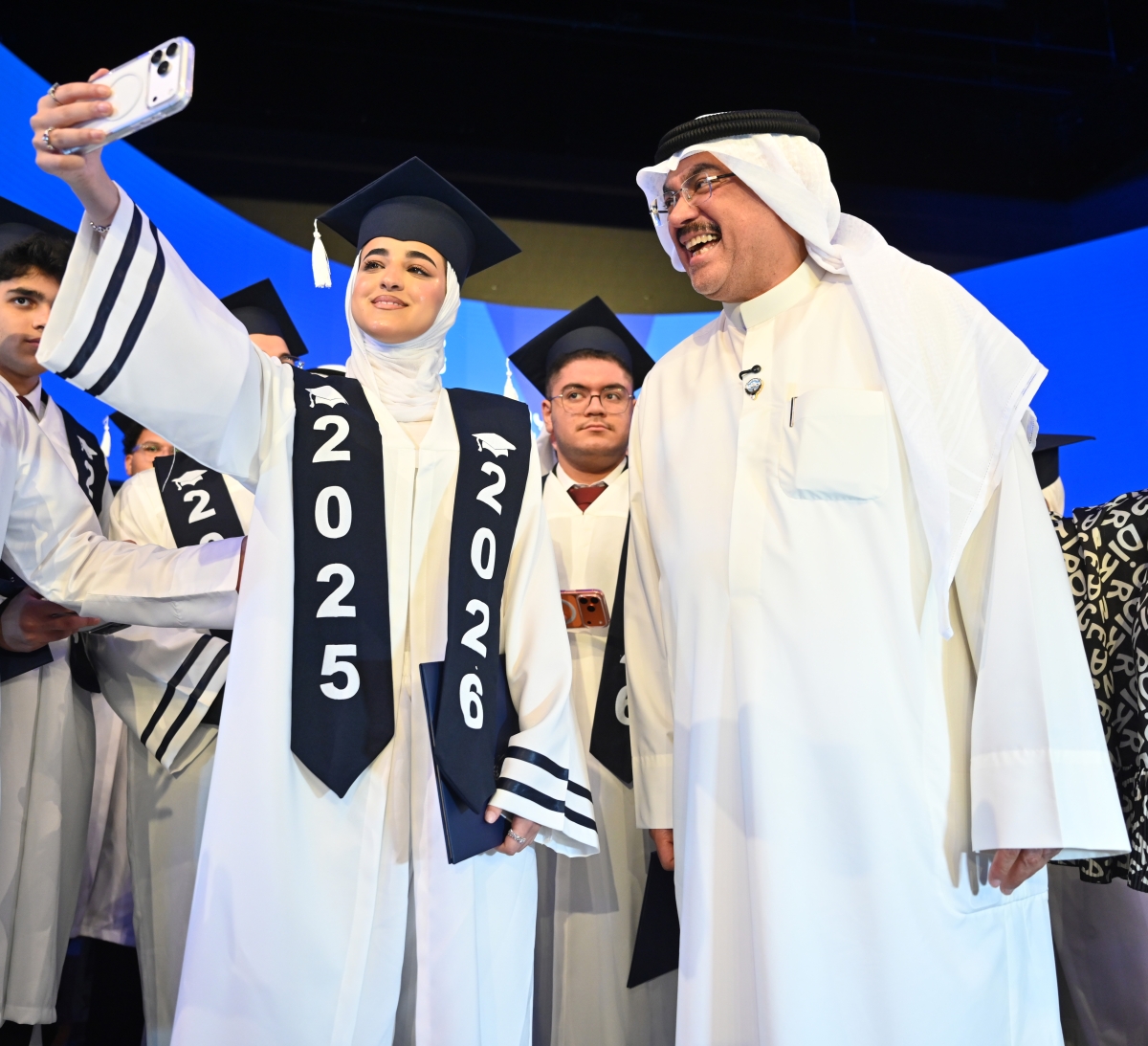 سيلفي التفوق مع الوزير