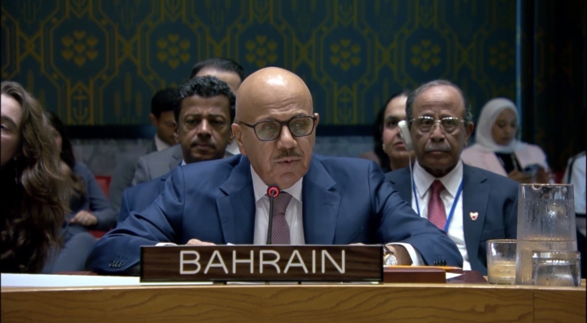 وزير الخارجية البحريني عبداللطيف الزياني خلال الجلسة الطارئة