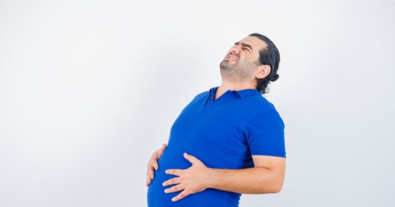 5 مشروبات منزلية تخفف الانتفاخ والغازات 