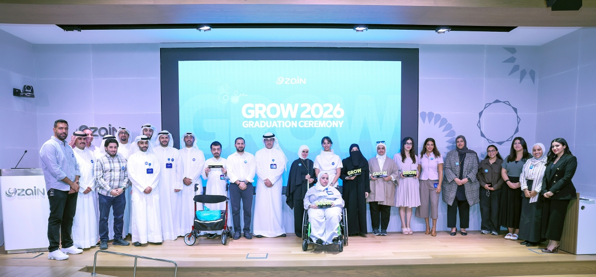 نواف الغربللي وفريق الاشتمال في «زين» مع الخرّيجين المُكرّمين وفريق عمل «GROW»