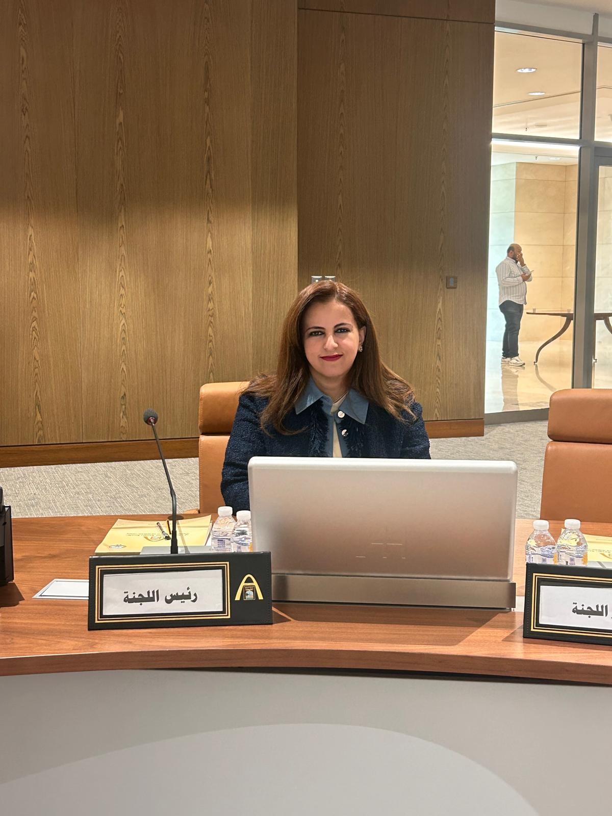 منيرة الأمير مترئسة الاجتماع