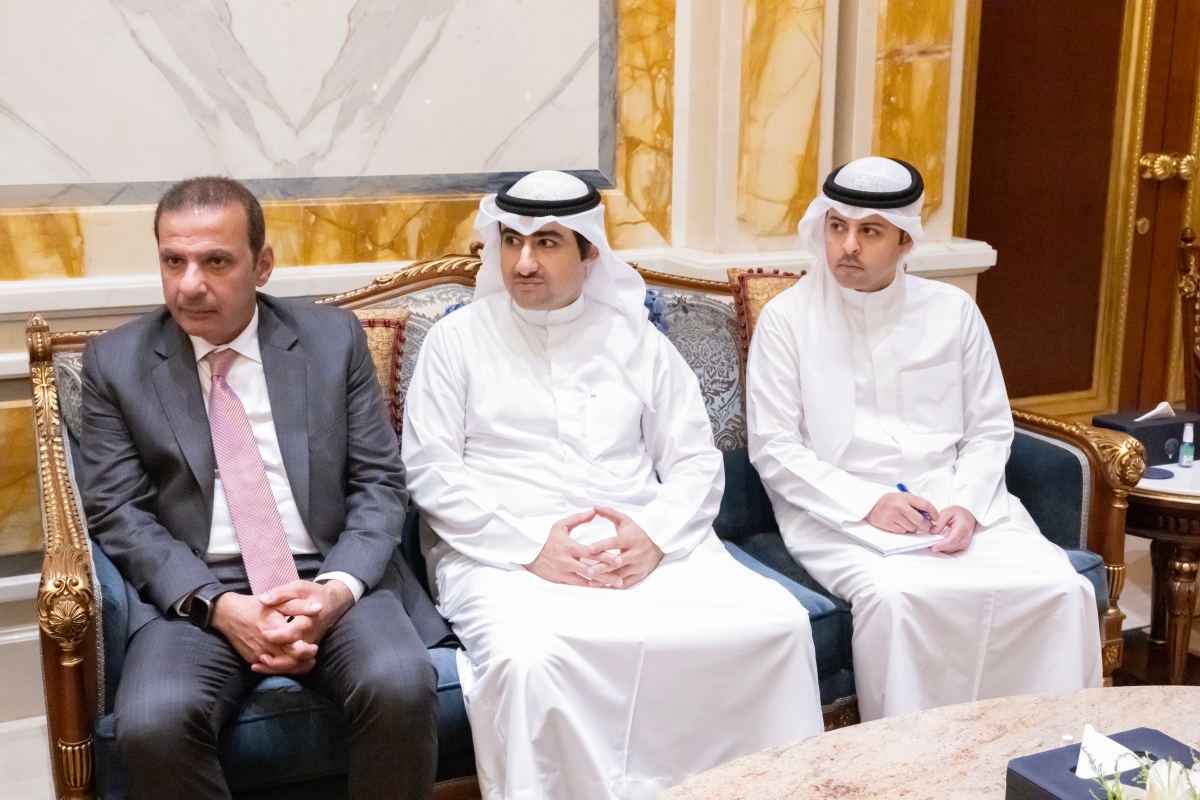 عدد من المسؤولين في الديوان الأميري