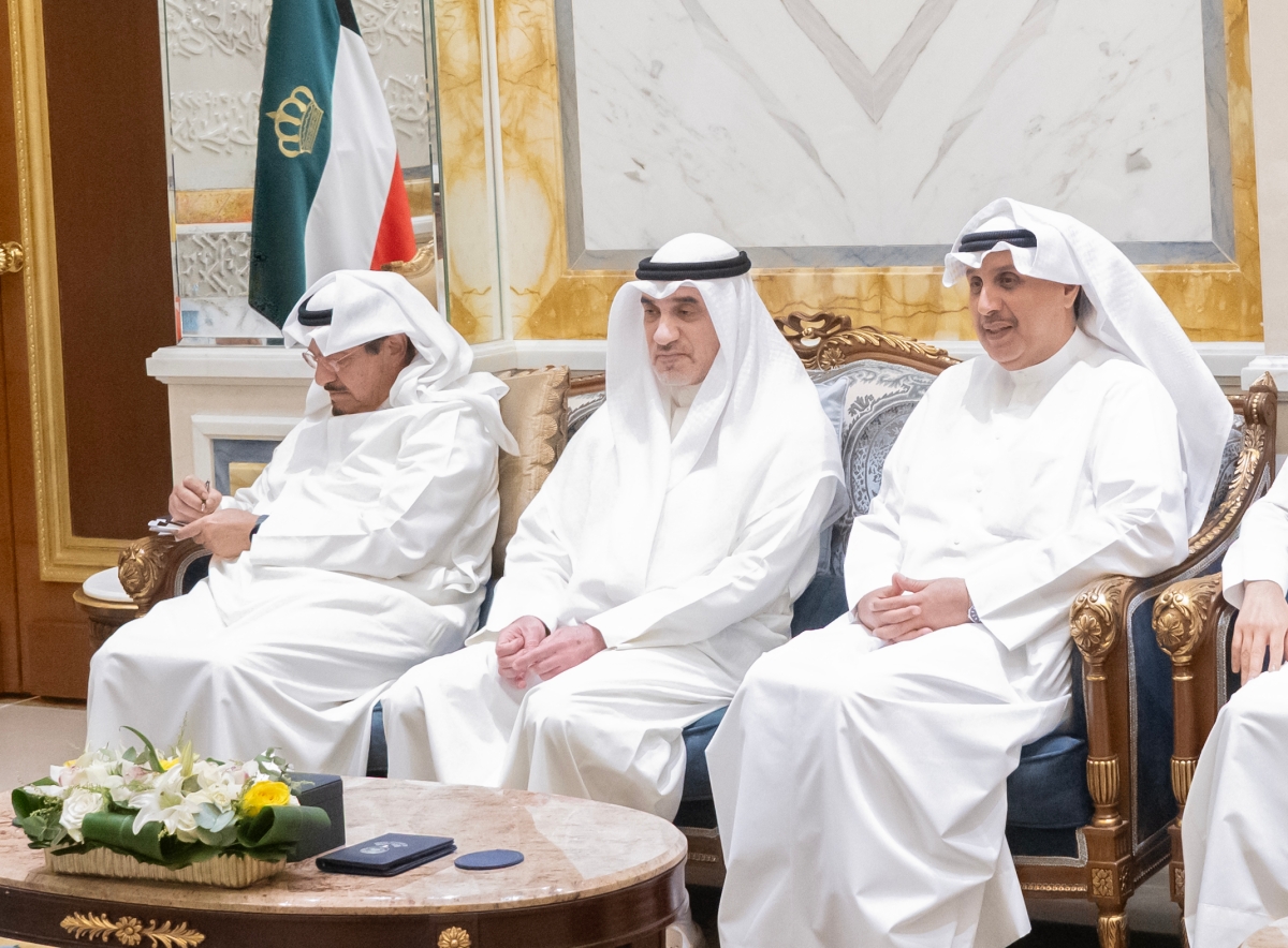 رئيس الوزراء والنائب الأول ووزير الديوان الأميري