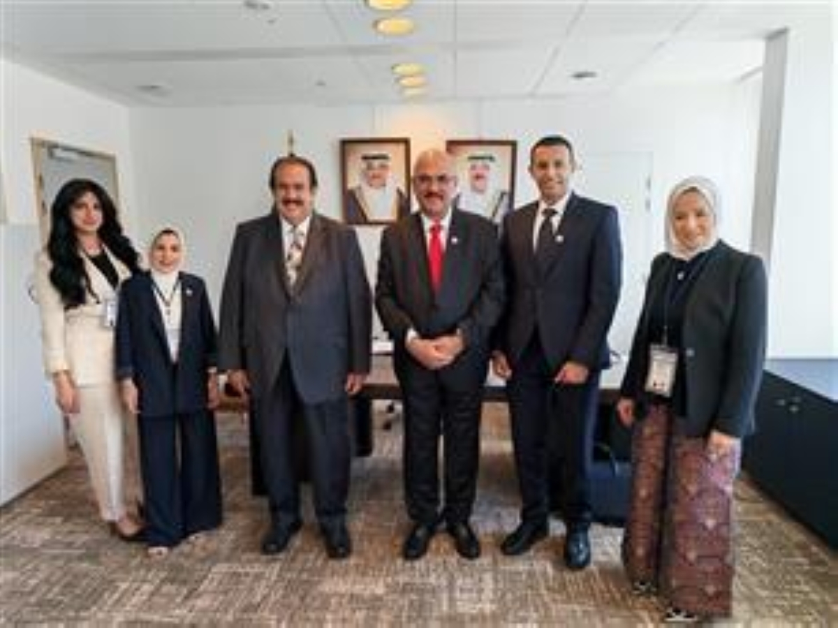 الطبطبائي والمضف والوفد المرافق للوزير