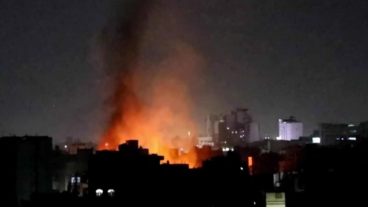 نيران غارات أميركية على إيران