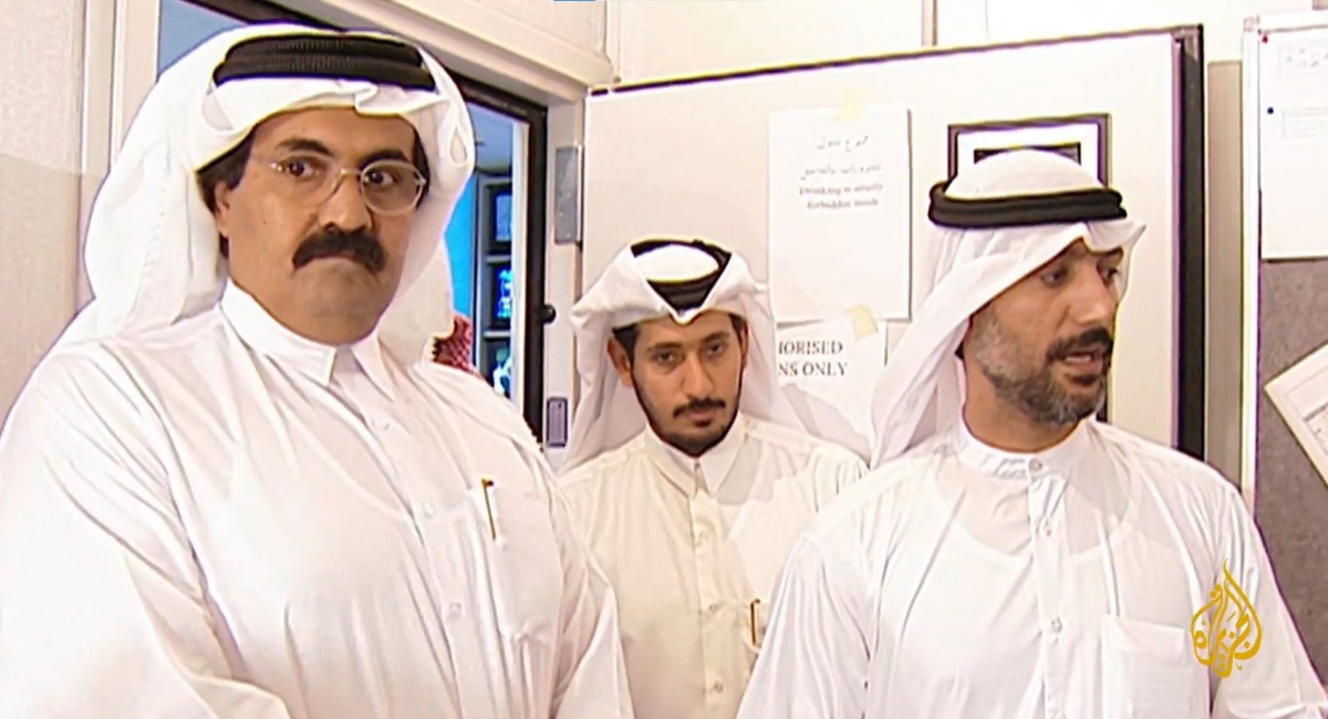 الأميرالوالد في مقر قناة الجزيرة بالدوحة