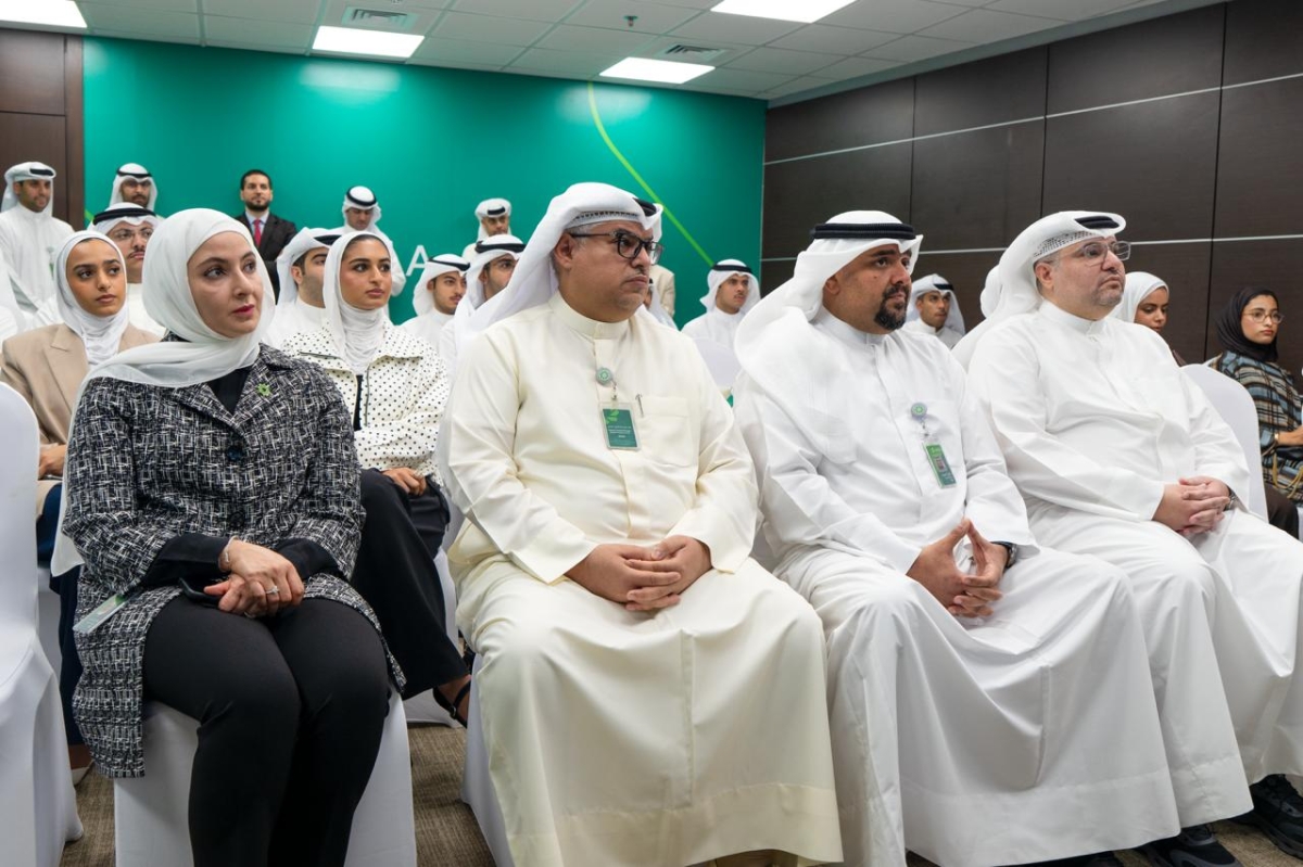  من اليمين يوسف الرويح وطلال العربيد وطارق العجيل ونهال المسلم