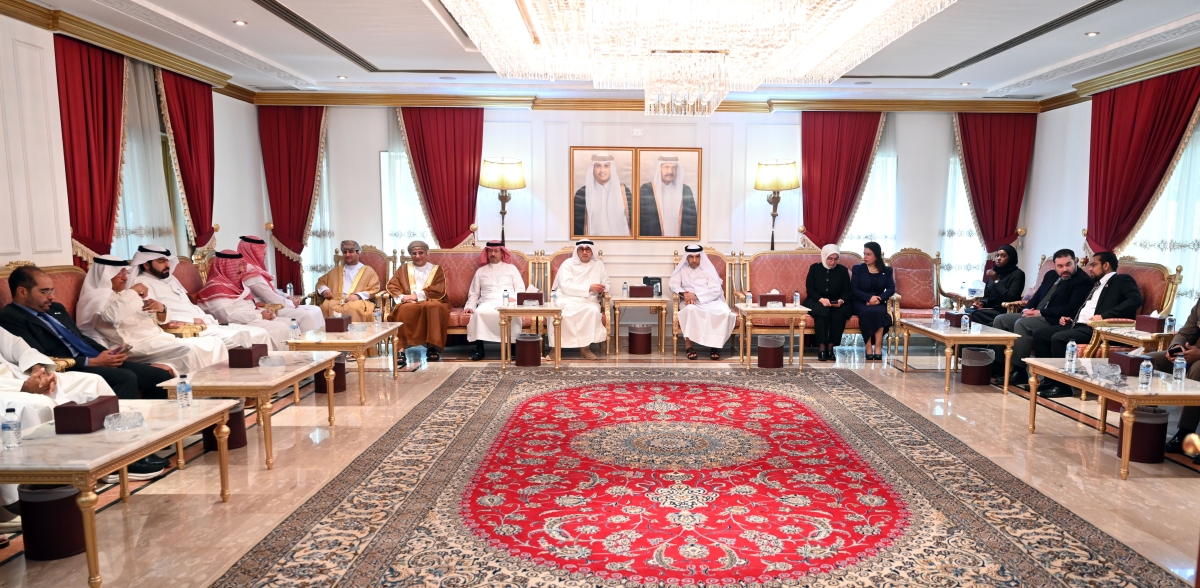 سفير قطر مع عدد من رؤساء وممثلي البعثات الدبلوماسية خلال العزاء (تصوير أسعد عبدالله) 