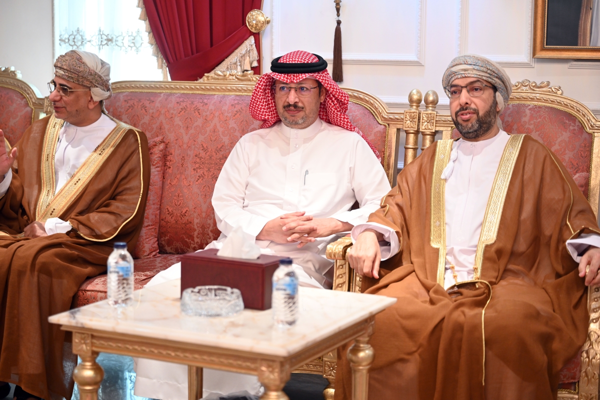 السفير الخروصي معزياً