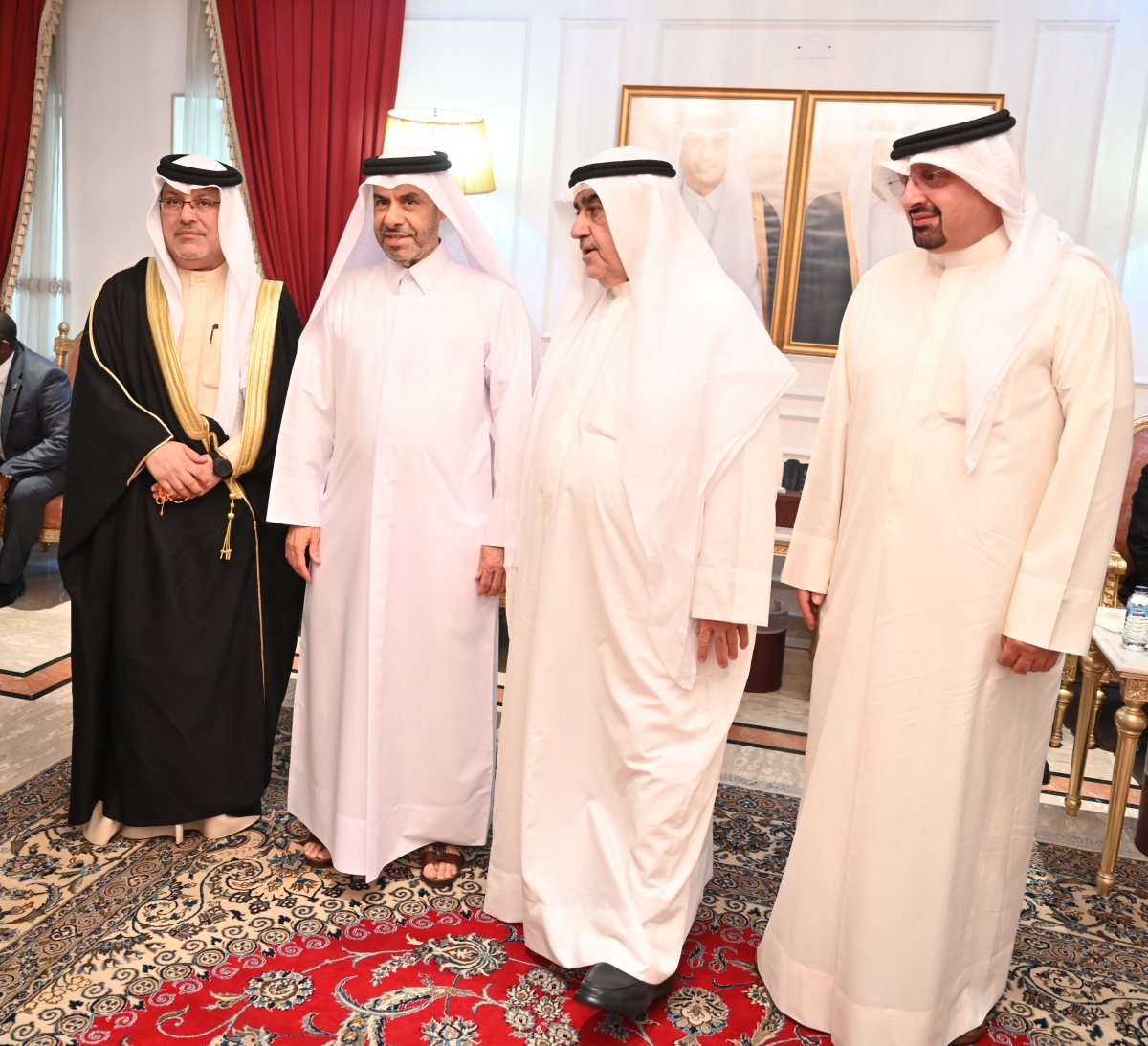 سفير قطر يتلقى العزاء من سفير البحرين واسماعيل بهبهاني 