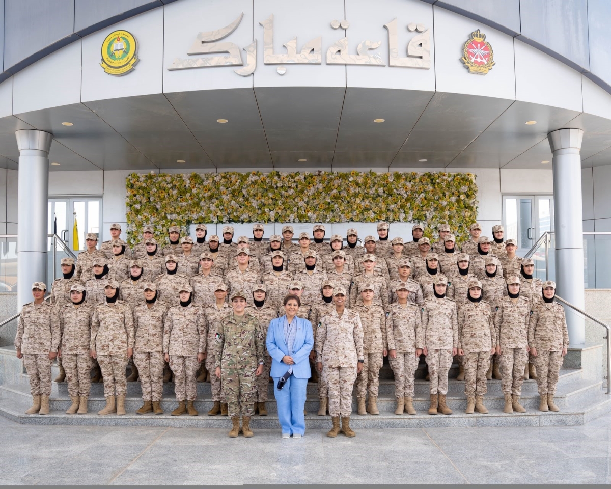 جواهر الصباح تتوسط الدفعة الأولى للعنصر النسائي في الجيش
