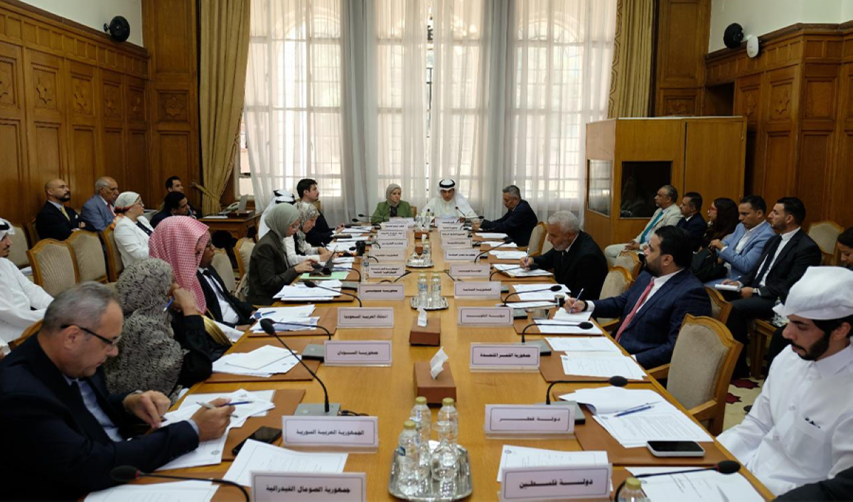 السفير المطيري مترئساً أعمال الدورة