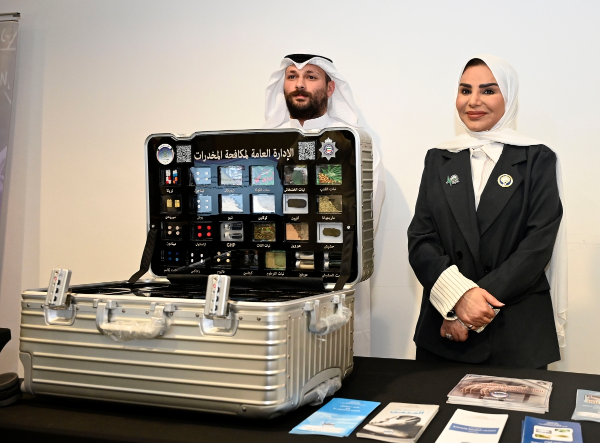 الوزيرة خلال المشاركة في المحاصرة والمعرض المواكب لها
