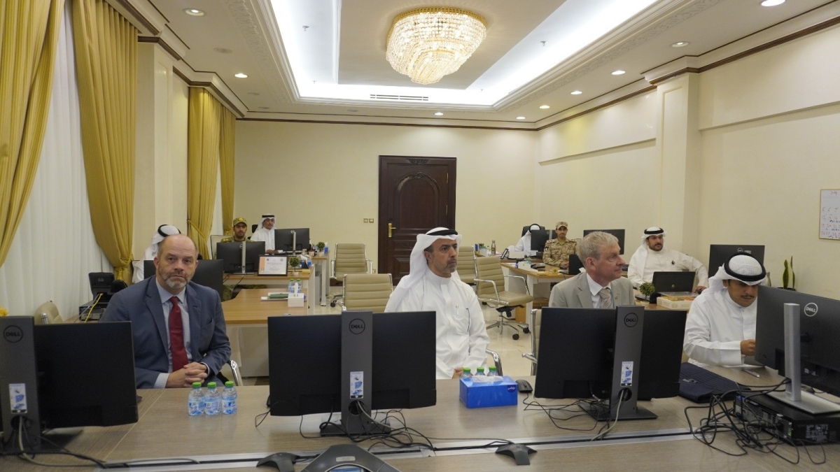 المري ودومز يطلعان على اختصاصات المركز