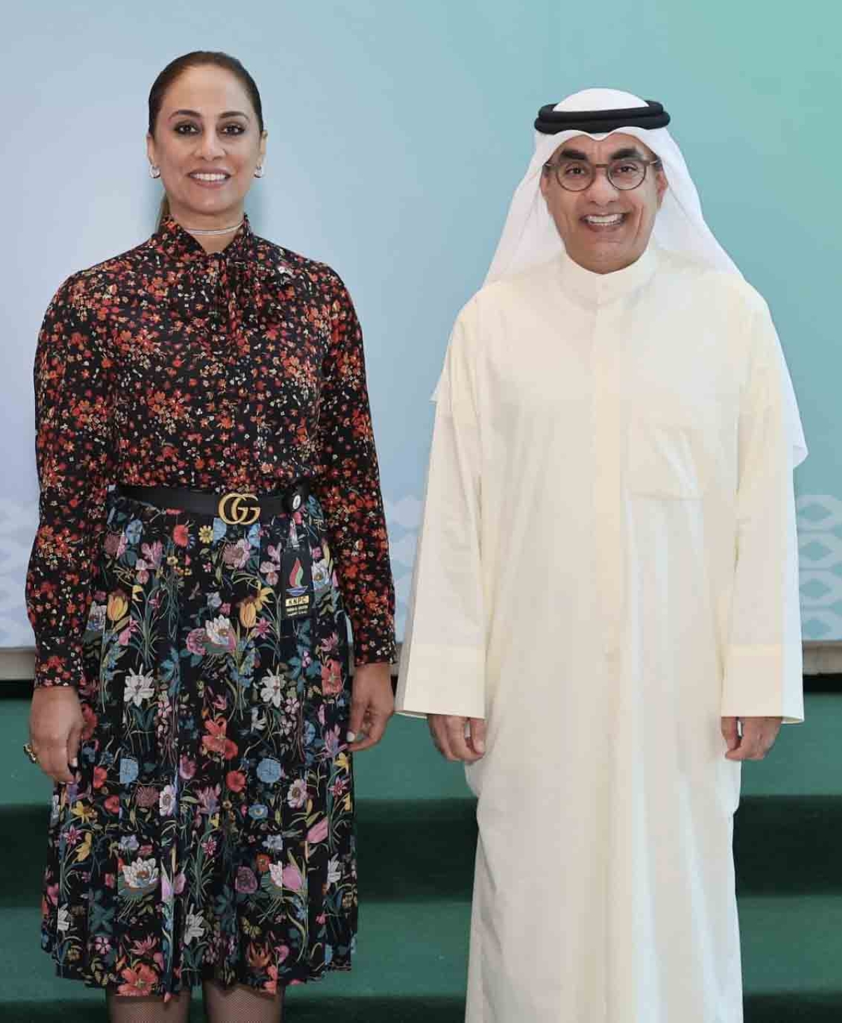 عبدالعزيز البشر والرئيس التنفيذي للبترول الوطنية الكويتية وضحة الخطيب