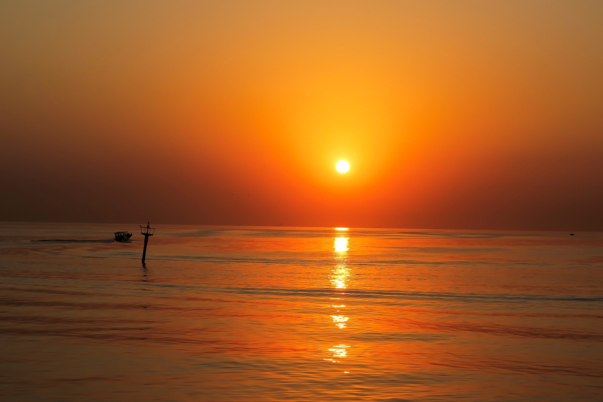 «الأرصاد»: حَرٌّ شديد.