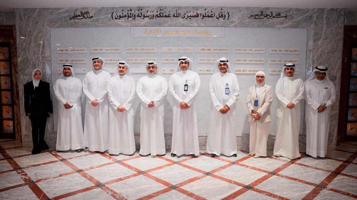 صورة جماعية لمسؤولي الطرفين