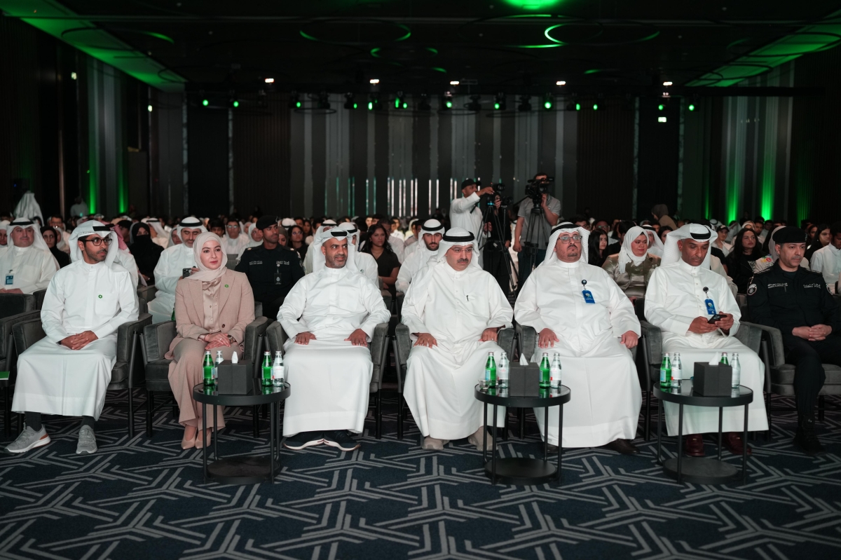 الدكتور بدر البصيري ومسؤولو بيت التمويل في مقدمة الحضور