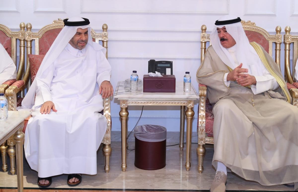محمد الخالد مقدماً واجب العزاء