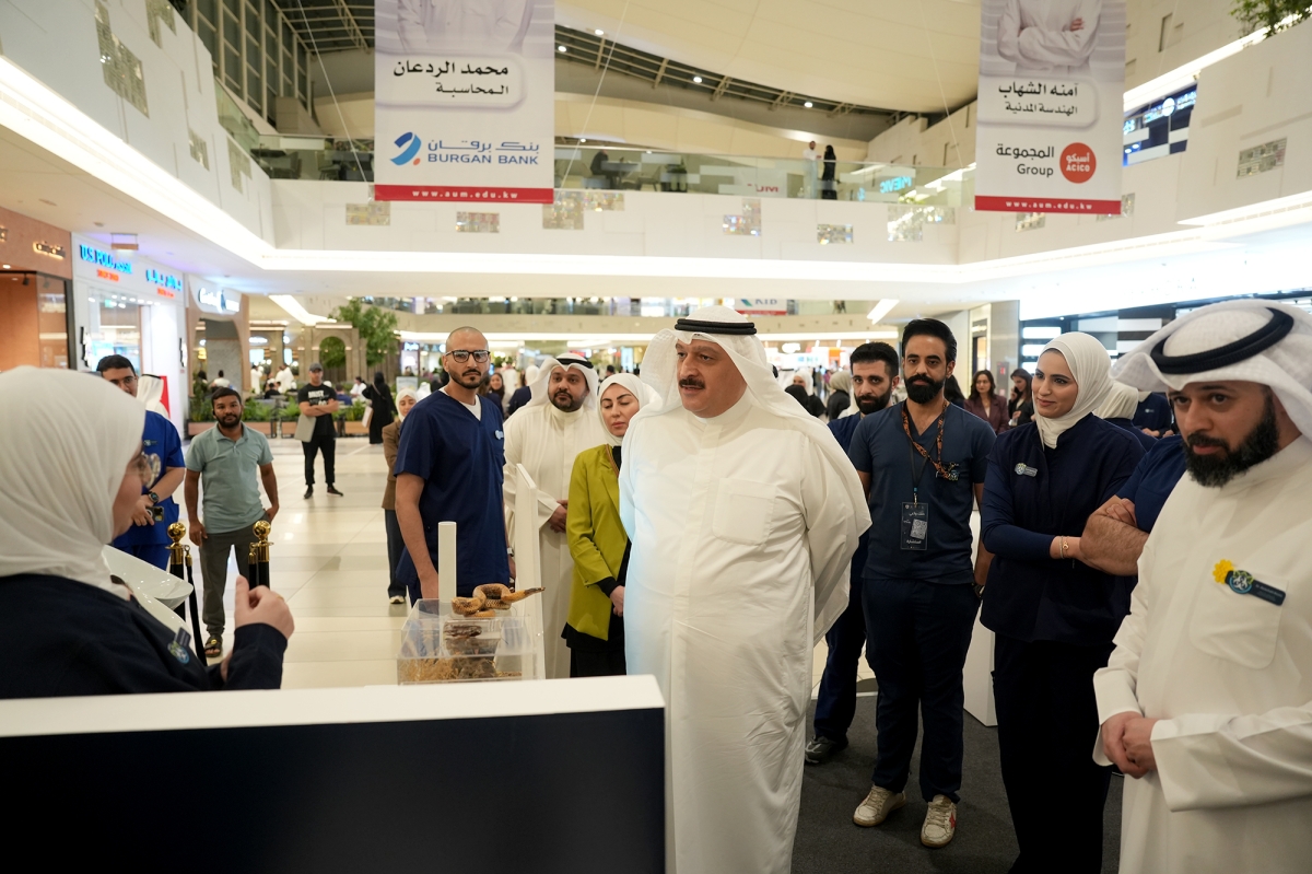وزير الصحة يفتتح المعرض الطلابي لحملة «خلك واعي» التوعوية ضد السموم