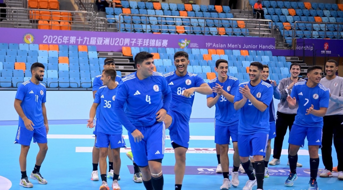 لاعبو منتخب الكويت يحتفلون بالفوز على الهند