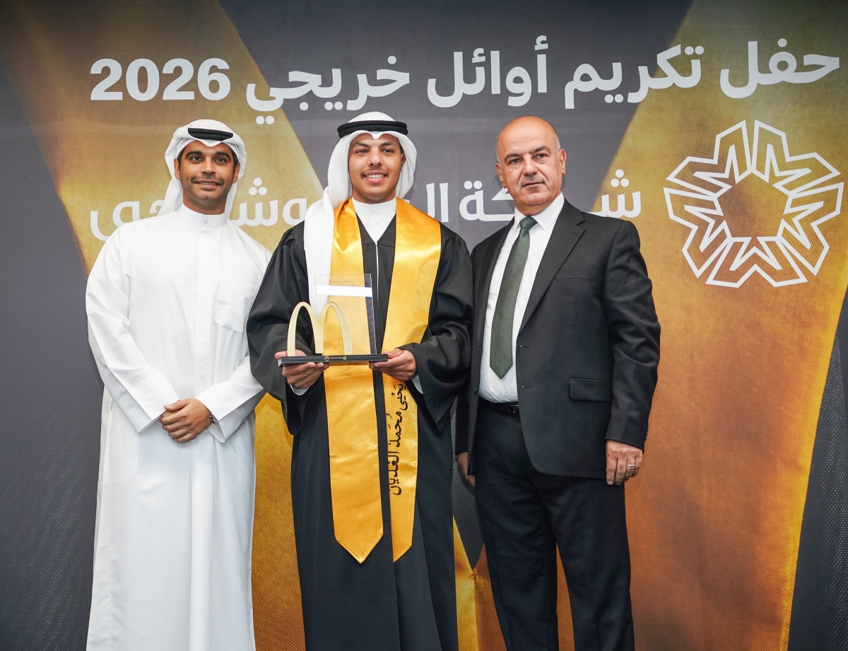 تكريم أحد الطلبة