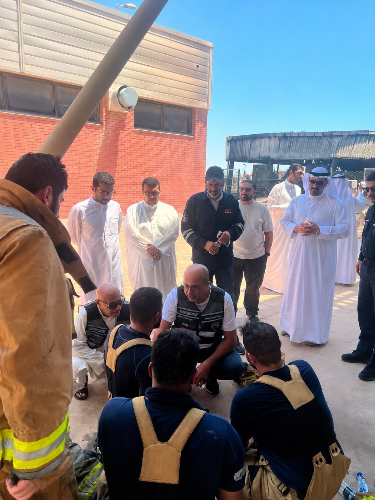 وزير الكهرباء في حديث مع كوادر الوزارة خلال زيارته التفقدية