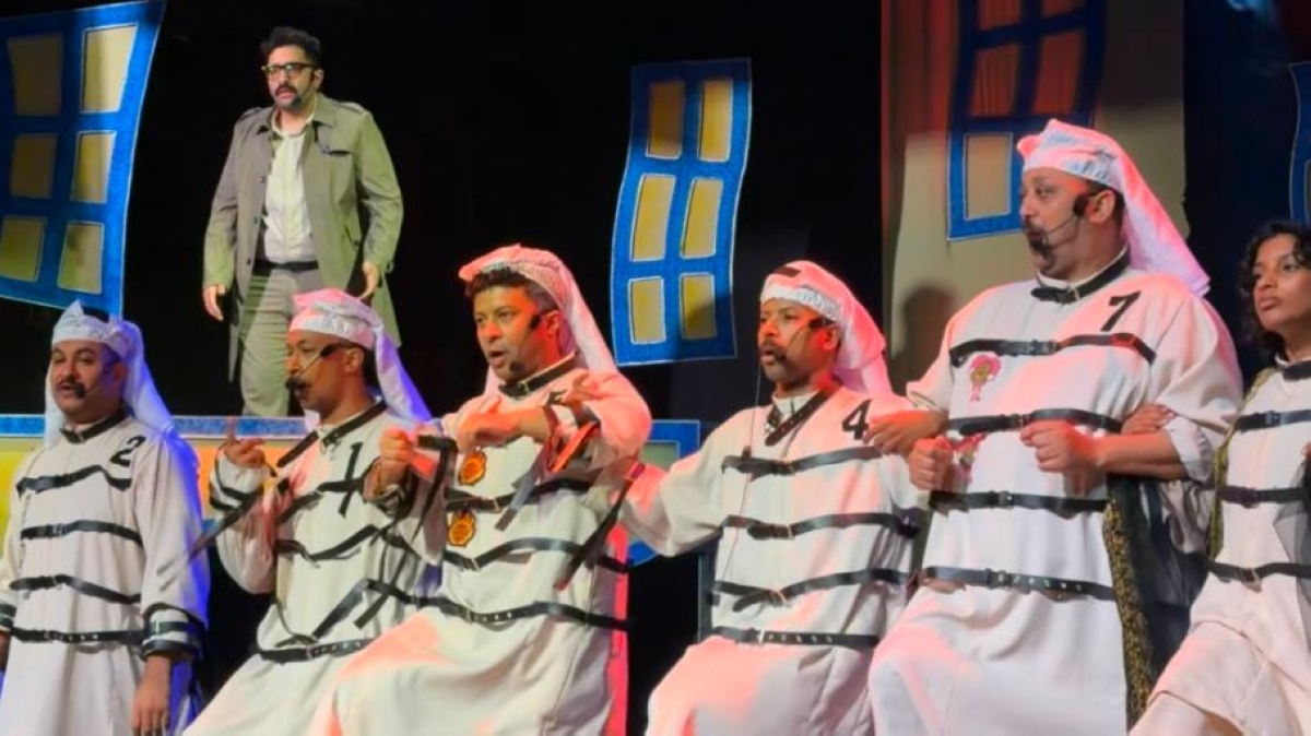 أبطال العرض في أحد المشاهد 