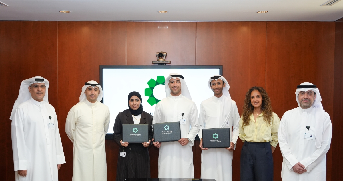 قياديو قطاع الملا للعقارات مع المهندسين المكرّمين 