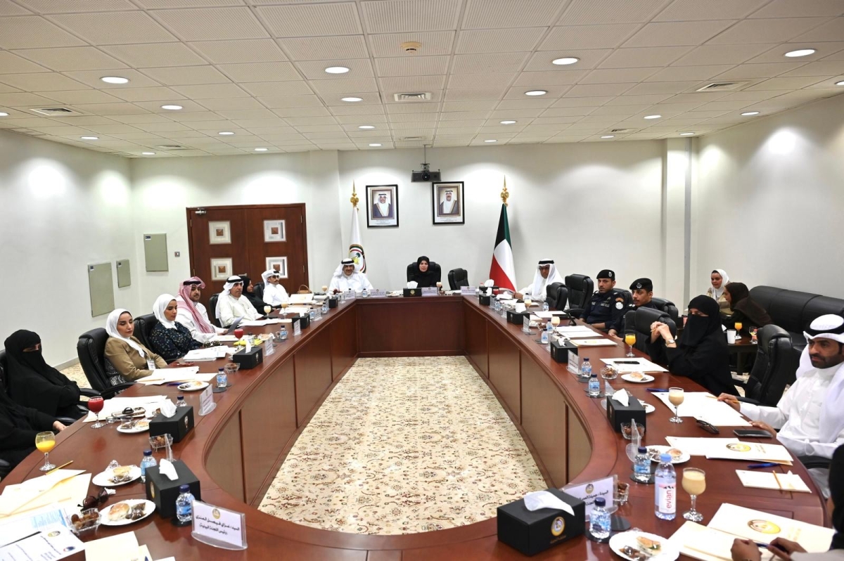 محافظ الجهراء مترئساً اجتماع اللجنة العليا
