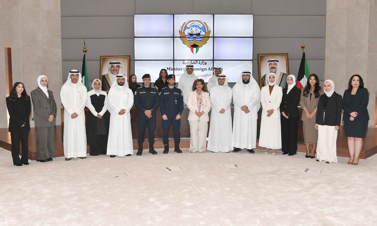 صورة جماعية للمشاركين في الاجتماع